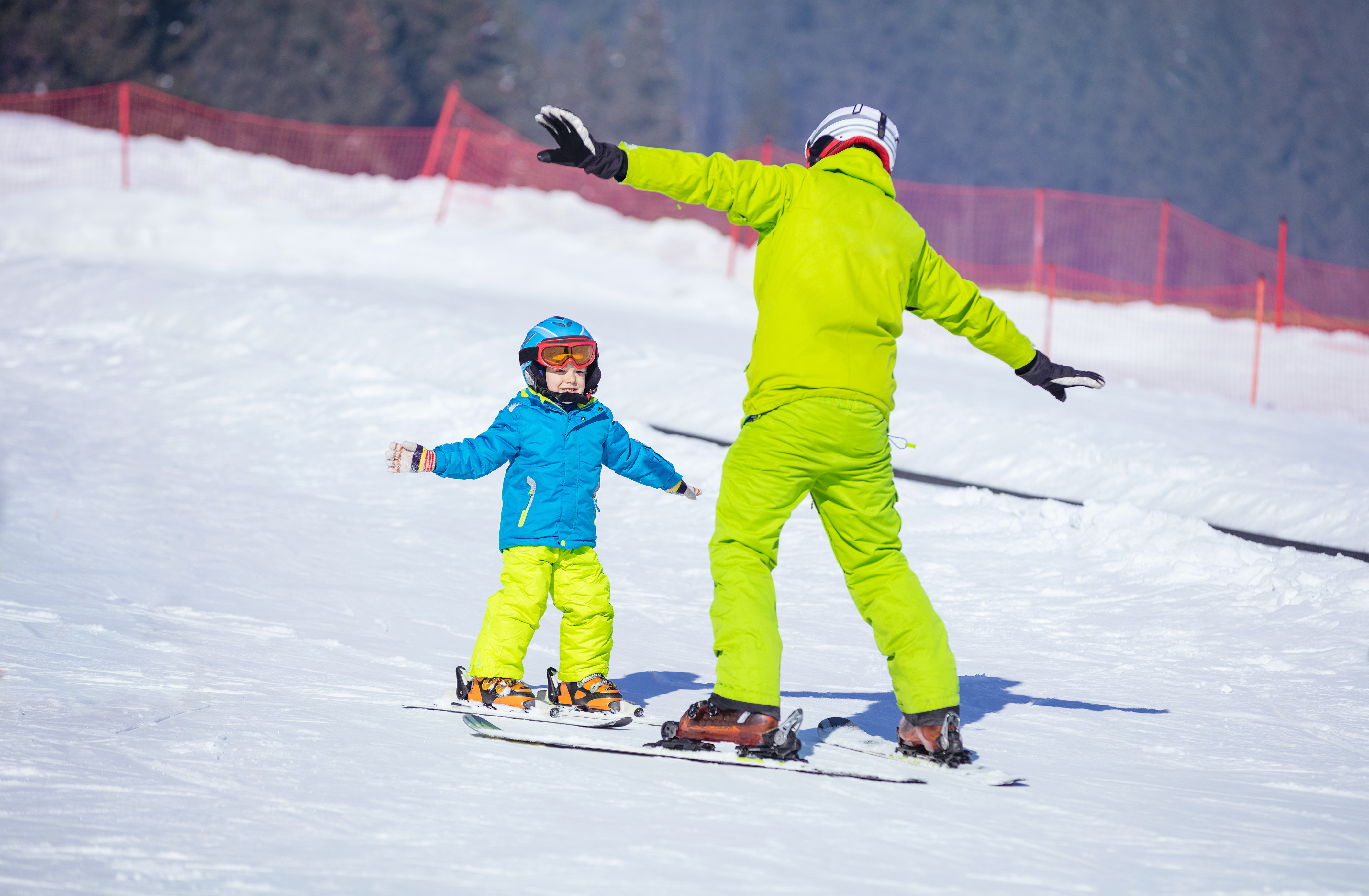 Lyžiarsky inštruktor, škôlka alebo vy sami? 5 vecí, ktoré vám  pomôžu s rozhodnutím, komu zveriť výuku lyžovania svojho dieťaťa